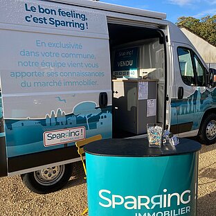 camion sparring avec table accueil